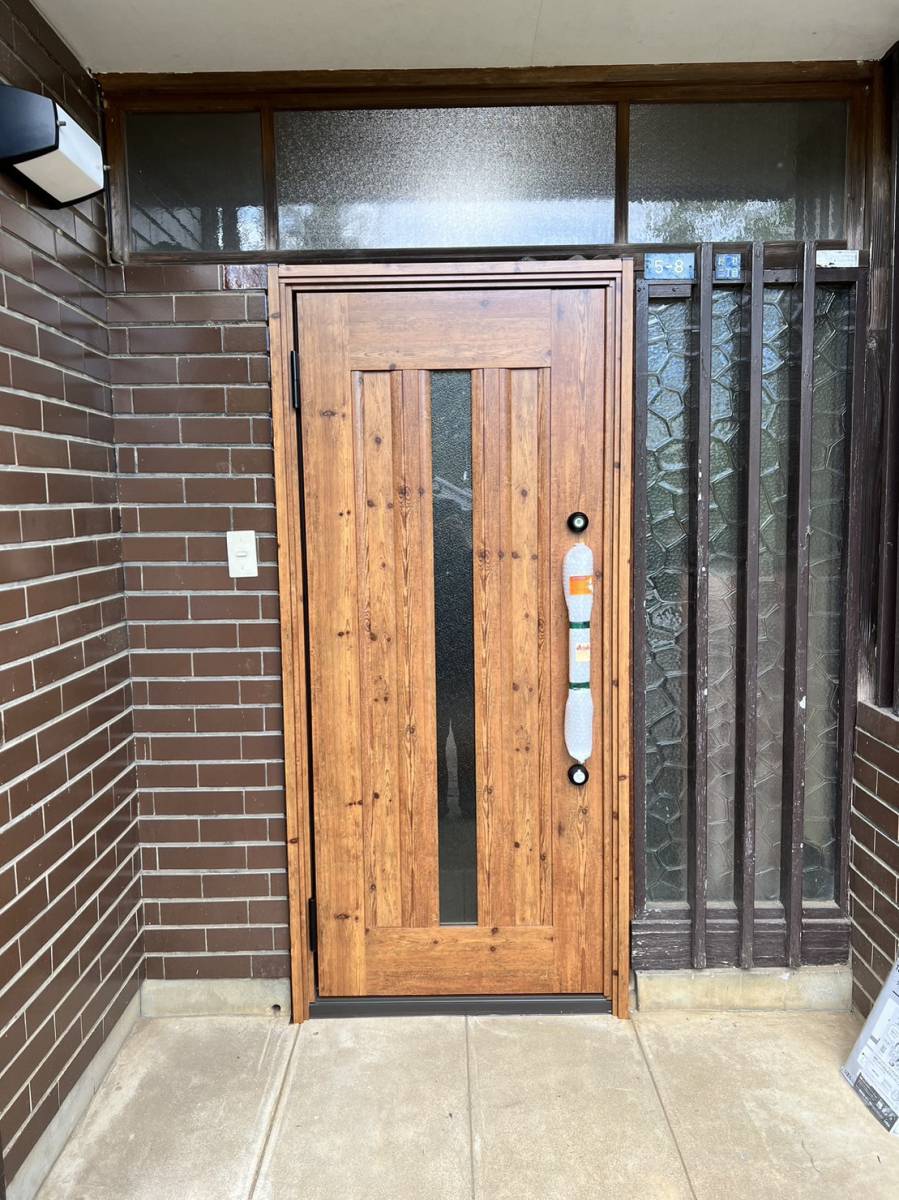笠間トーヨー住器の笠間市　玄関ドア工事の施工後の写真1
