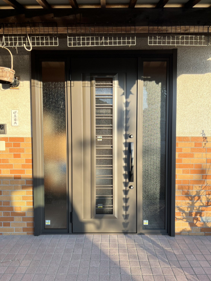 笠間トーヨー住器の桜川市玄関ドア工事施工事例写真1