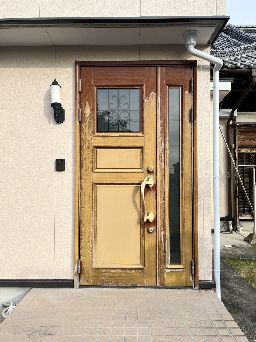 笠間トーヨー住器の桜川市 玄関ドア工事の施工前の写真1