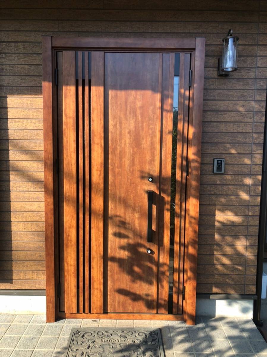 笠間トーヨー住器の那珂市　リシェント玄関ドア工事の施工後の写真1