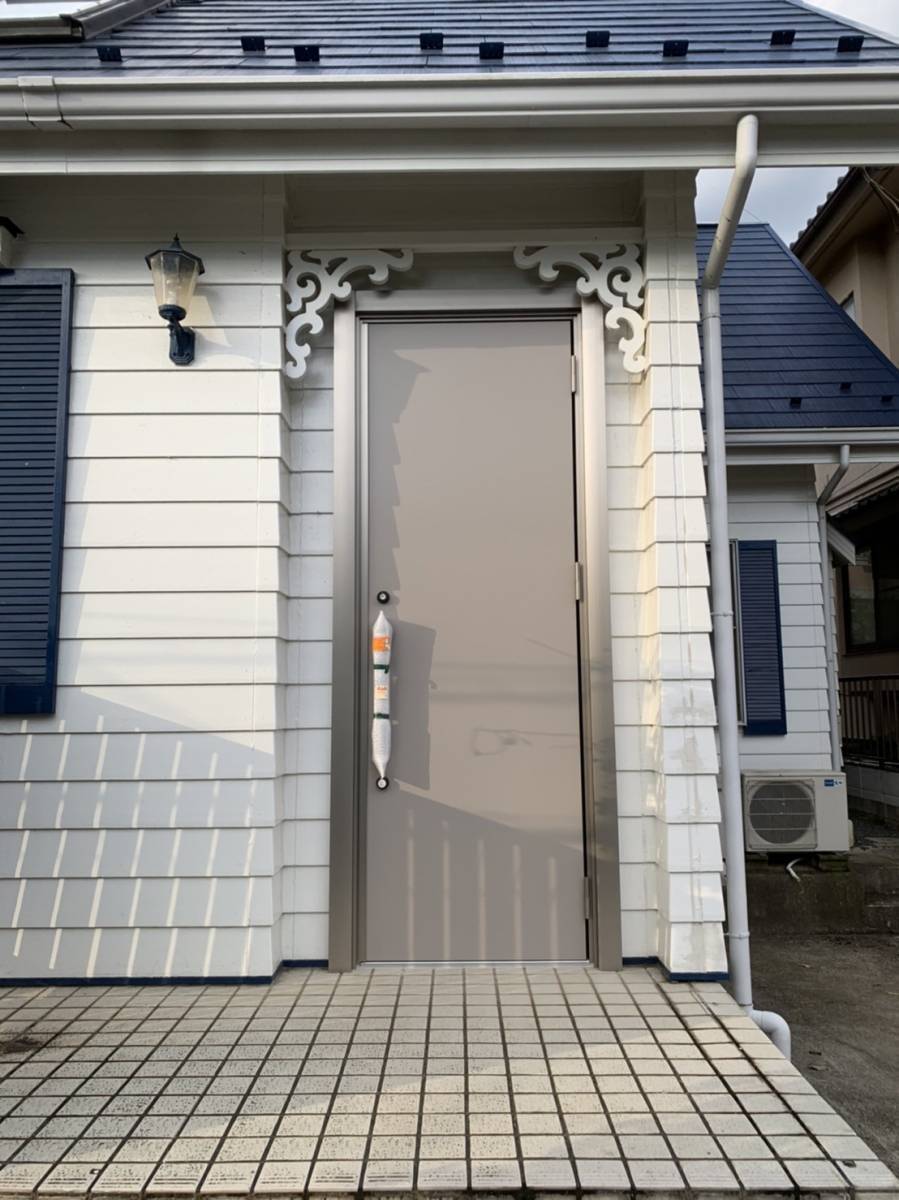 笠間トーヨー住器の小美玉市　玄関ドア工事の施工後の写真1