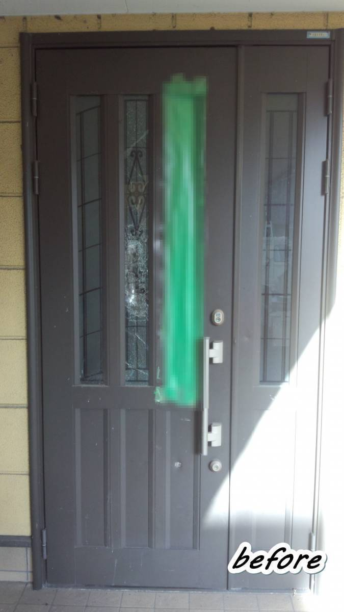 サガワトーヨー住器の玄関ドア　リフォーム　LIXILのリフォーム玄関ドア「リシェント」の施工前の写真1