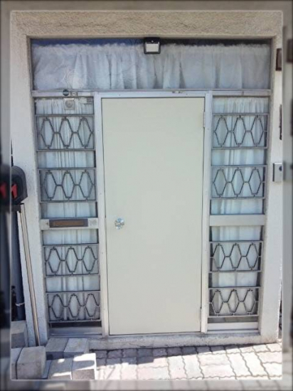 サガワトーヨー住器の汎用ドア　リフォーム　LIXILの汎用ドア「ロンカラーフラッシュドア」施工事例写真1