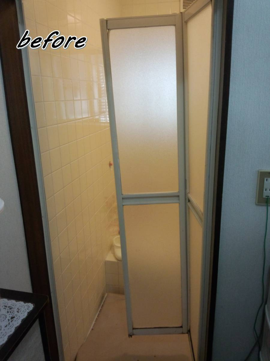 サガワトーヨー住器の浴室ドア　LIXILの「リフォーム浴室ドア」の施工前の写真1