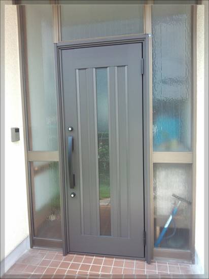 サガワトーヨー住器の玄関ドア　リフォーム　LIXILのリフォーム玄関ドア「リシェント」施工事例写真1