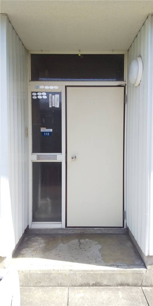 マド・プロショップ  S・T・Jのリフォーム玄関ドア『リシェント』の施工前の写真1