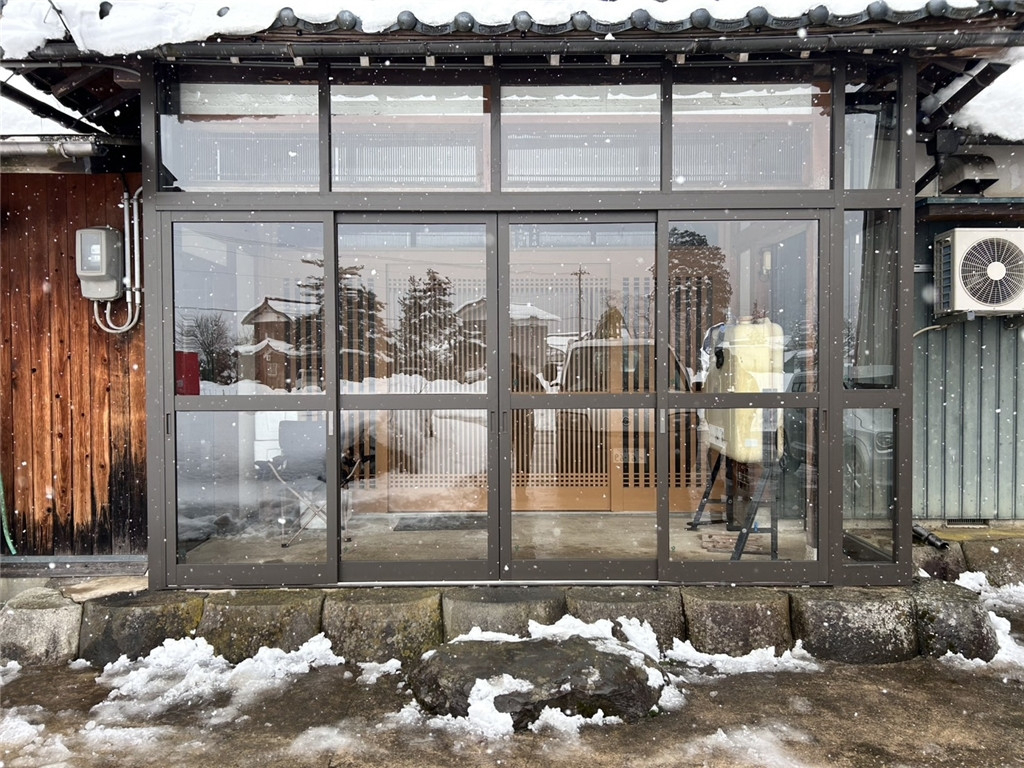 マド・プロショップ S・T・Jの【福井県大野市】玄関風除室工事の施工後の写真1