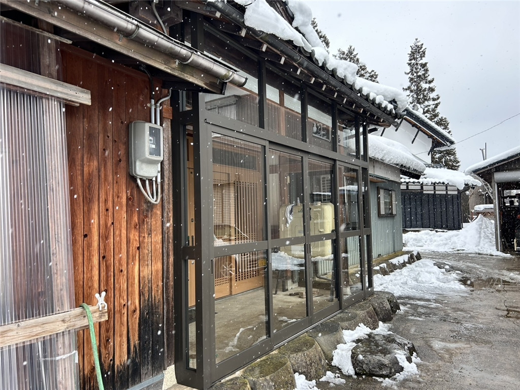 マド・プロショップ S・T・Jの【福井県大野市】玄関風除室工事の施工後の写真2