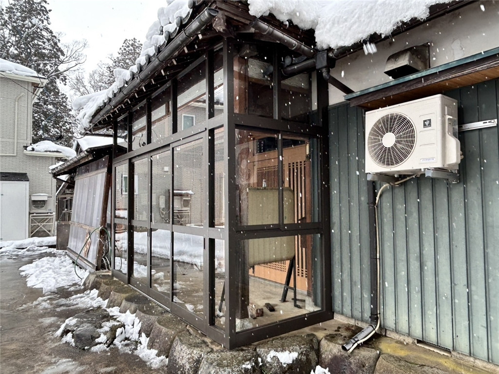 マド・プロショップ S・T・Jの【福井県大野市】玄関風除室工事の施工後の写真3