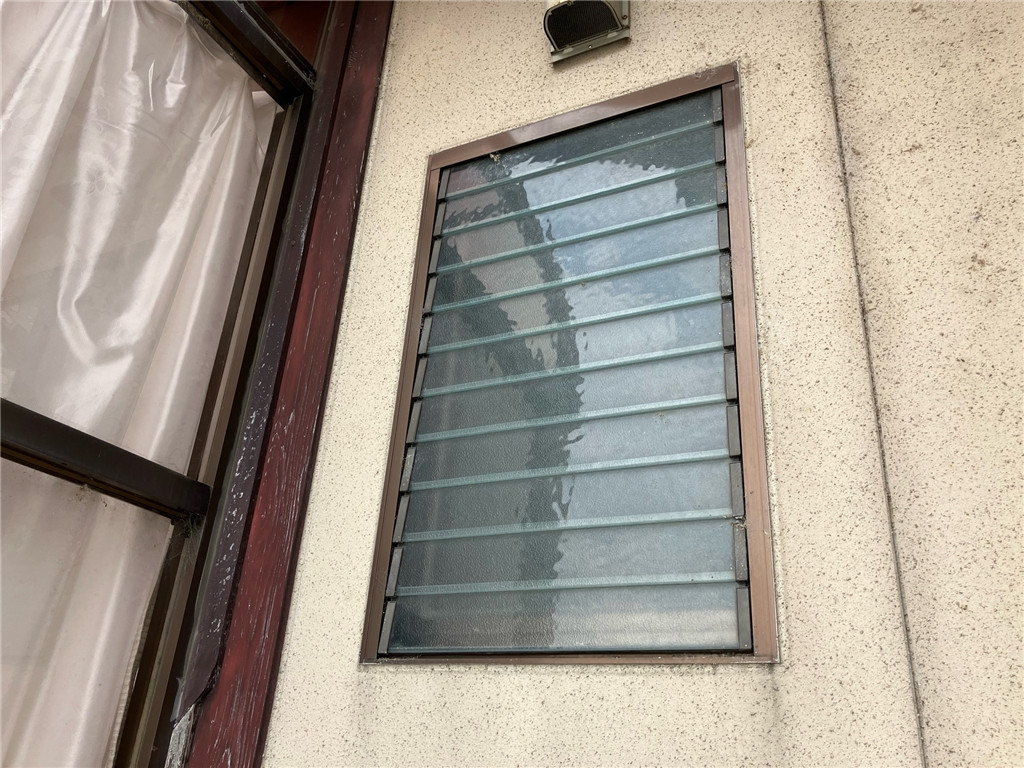 マド・プロショップ S・T・Jの【補助金対象】リプラス施工の施工前の写真1