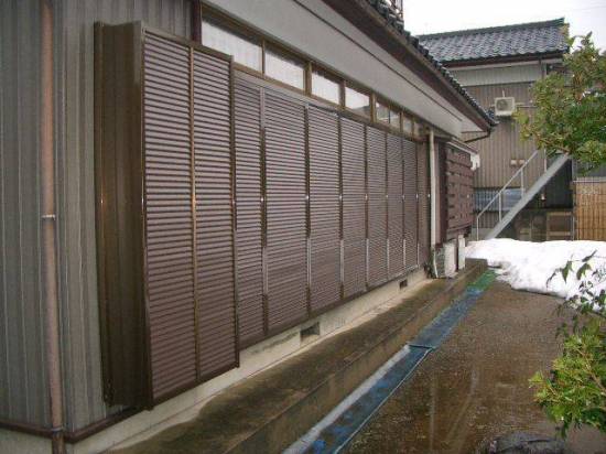 マド・プロショップ  S・T・Jの後付け雨戸取付工事施工事例写真1