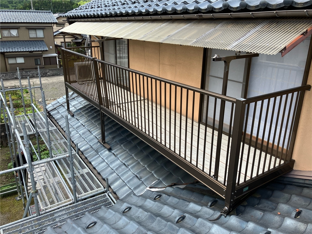 マド・プロショップ S・T・Jの【福井県大野市】バルコニー取付工事の施工後の写真1