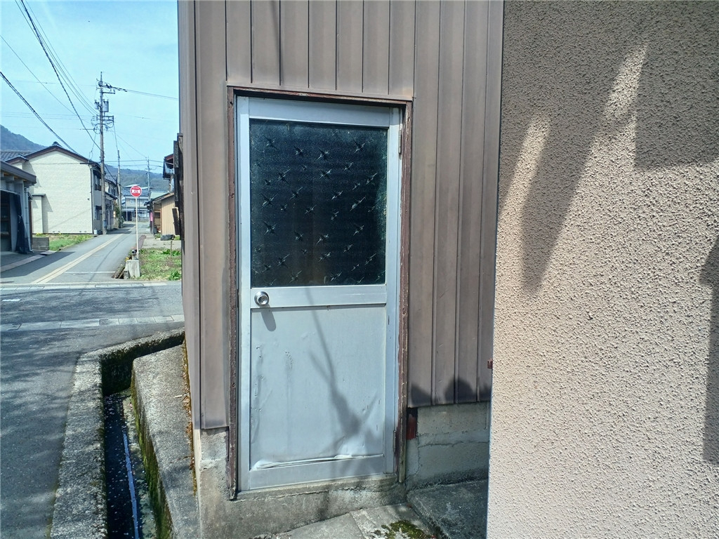 マド・プロショップ S・T・Jの【福井県大野市】アルミドア取替の施工前の写真1