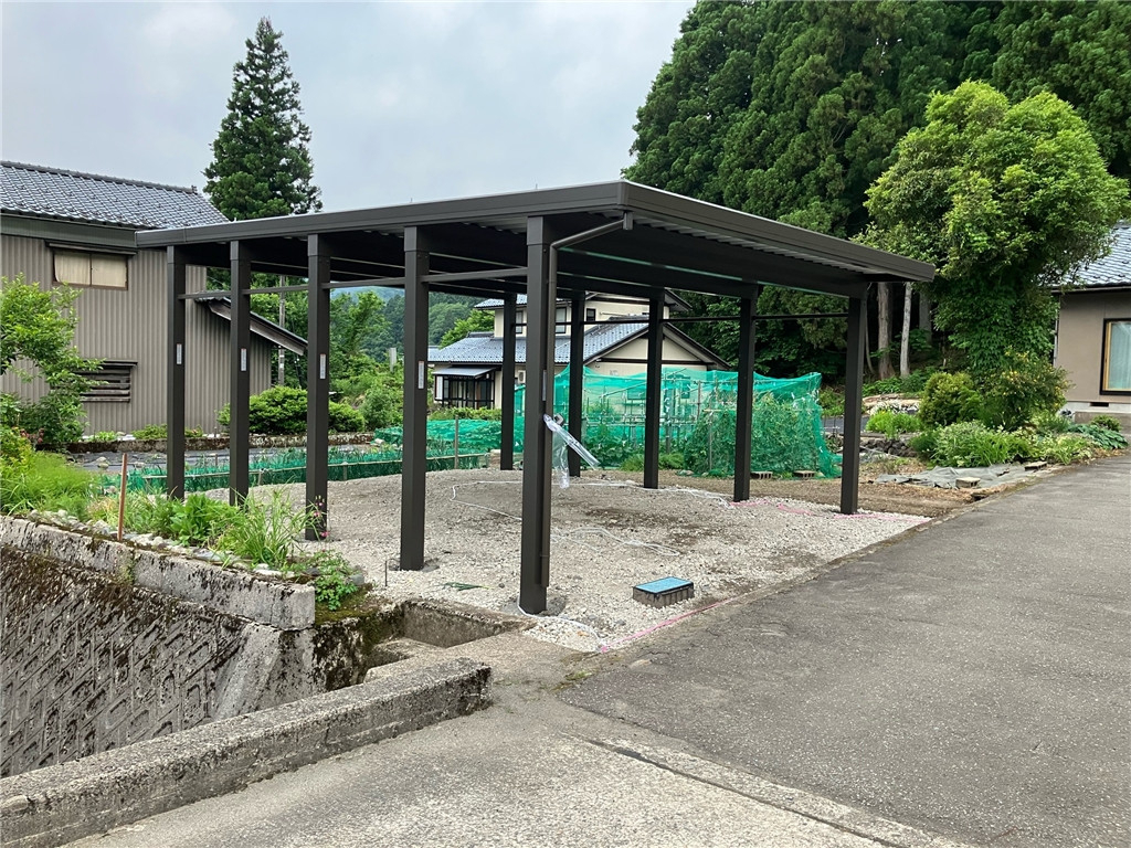 マド・プロショップ S・T・Jの【福井県大野市】折板カーポート工事の施工後の写真1