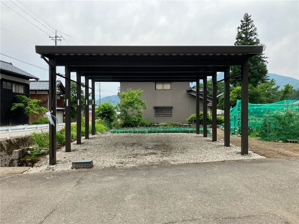 マド・プロショップ S・T・Jの【福井県大野市】折板カーポート工事の施工後の写真2