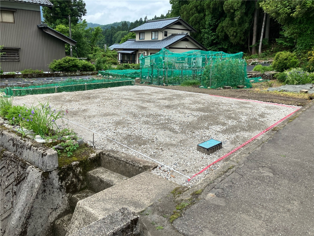 マド・プロショップ S・T・Jの【福井県大野市】折板カーポート工事の施工前の写真1