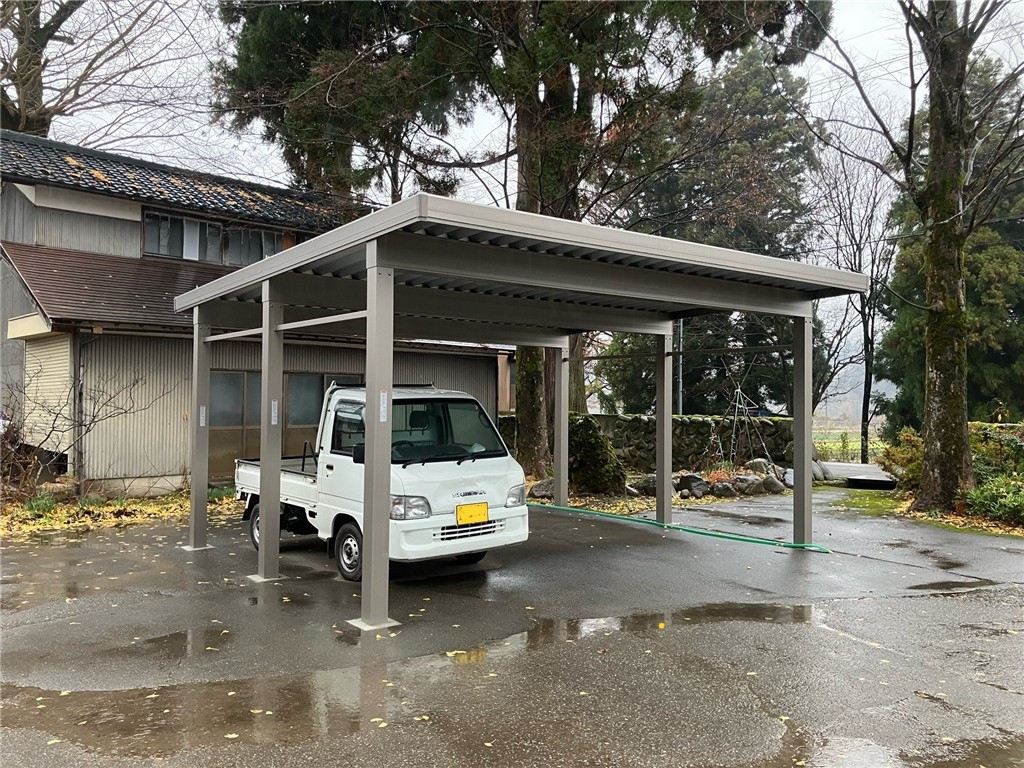 マド・プロショップ  S・T・Jの【福井県大野市】折板カーポート工事の施工後の写真1