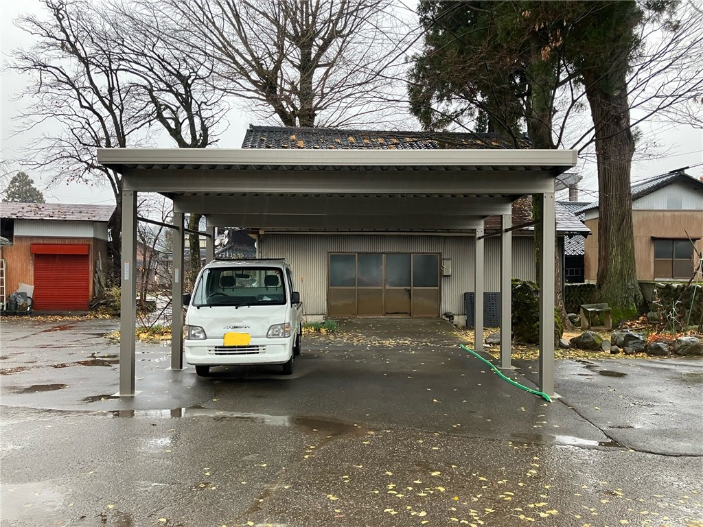 マド・プロショップ  S・T・Jの【福井県大野市】折板カーポート工事の施工後の写真2