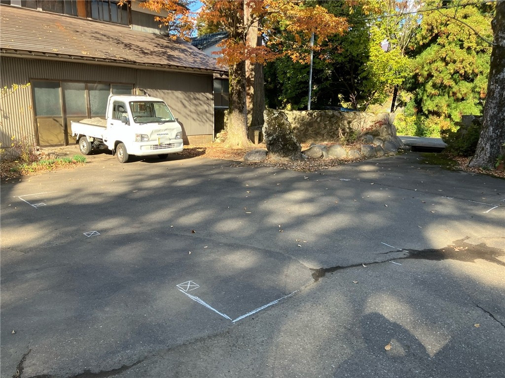 マド・プロショップ  S・T・Jの【福井県大野市】折板カーポート工事の施工前の写真2