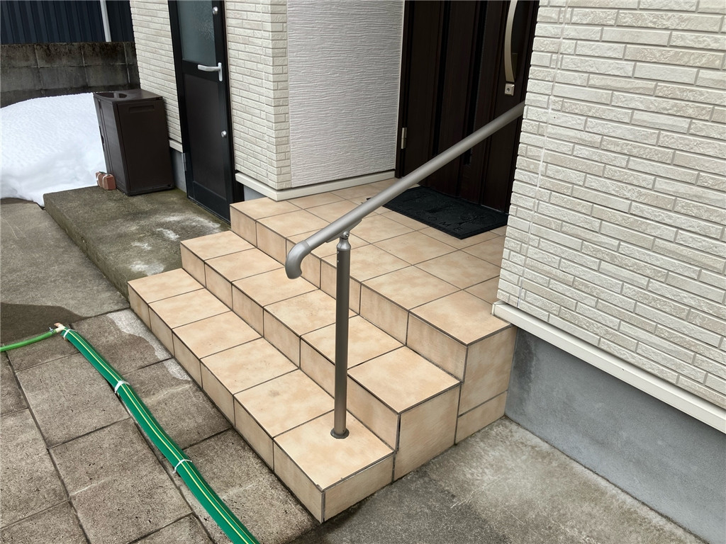 マド・プロショップ  S・T・Jの【福井県勝山市】外部手摺工事の施工後の写真1