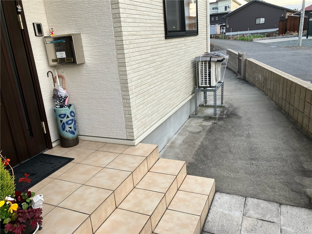 マド・プロショップ  S・T・Jの【福井県勝山市】外部手摺工事の施工前の写真2