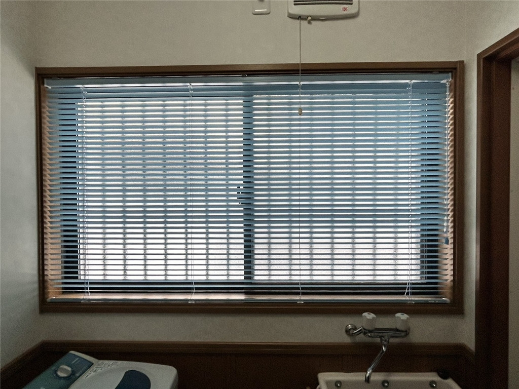 マド・プロショップ  S・T・Jの【福井県大野市】ブラインド取替施工の施工後の写真1