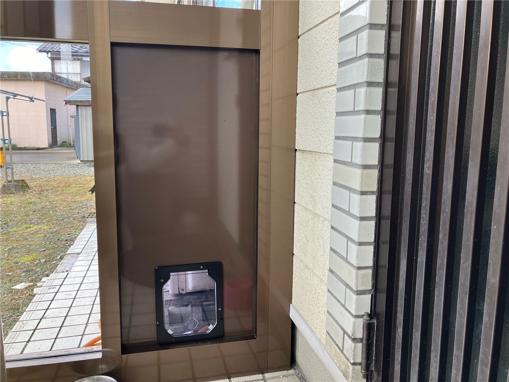 マド・プロショップ  S・T・Jの【福井県勝山市】玄関風除室施工の施工後の写真3