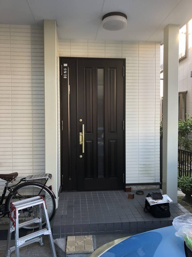 広海クラシオ 高松支店の今日も元気に玄関ドア交換しています(^^)/（電気錠カザスキーへ交換施工例です）の施工前の写真2