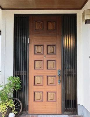 広海クラシオ 高松支店の両袖タイプの玄関ドアを交換しましたの施工前の写真1