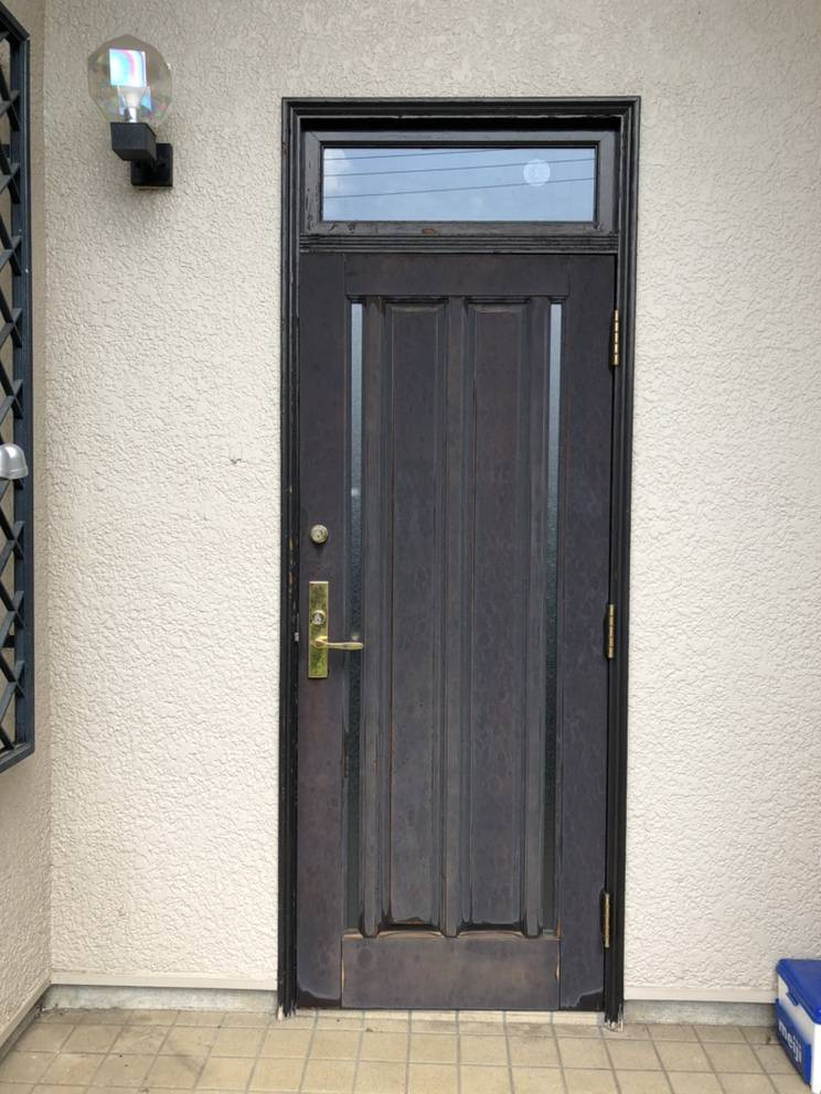広海クラシオ 高松支店の玄関ドア交換：１ＤＡＹリフォーム工事　玄関ドア交換（リシェント）の施工前の写真1