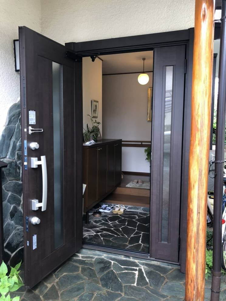 広海クラシオ 高松支店の玄関ドア交換：１ＤＡＹリフォーム工事　玄関ドア交換（リシェント）の施工後の写真2