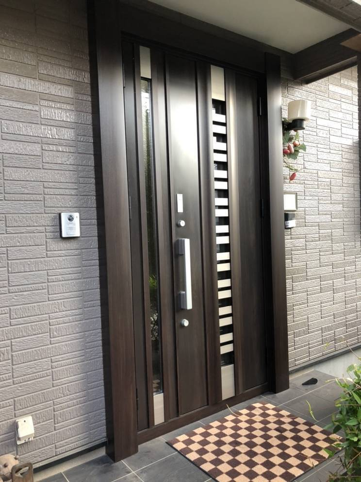 広海クラシオ 高松支店の玄関ドア交換：１ＤＡＹリフォーム工事　玄関ドア交換（リシェント）の施工後の写真1