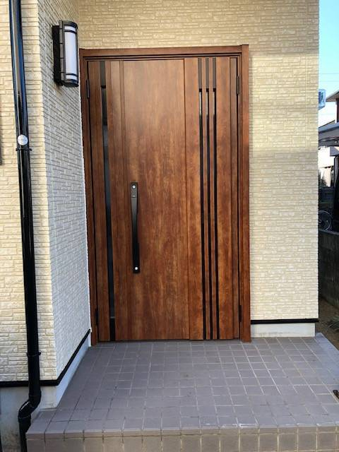 広海クラシオ 高松支店の高松市　玄関ドア交換　１DAYリフォーム　の施工後の写真1