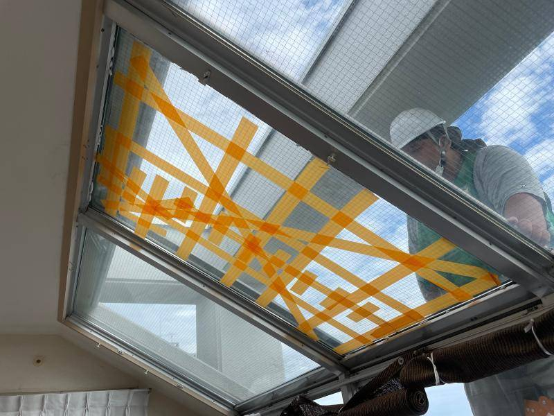 ミネトーヨー住器の天窓ガラス交換工事の施工前の写真1