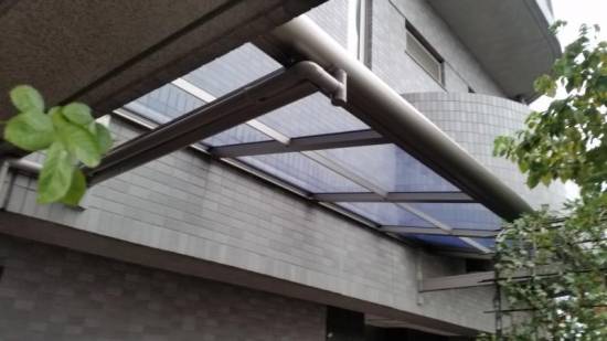 ミネトーヨー住器のテラス屋根取り付け工事施工事例写真1