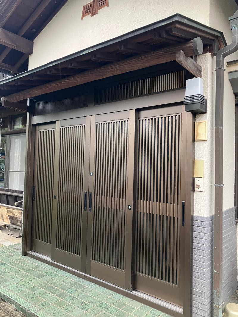 ミネトーヨー住器の【日の出町】リシェント玄関引戸2 取付工事の施工後の写真1