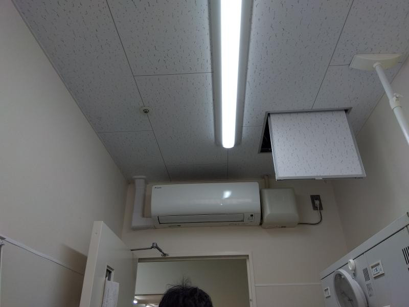 ミネトーヨー住器の【八王子市】病院 控室カーテンレール設置工事の施工前の写真1