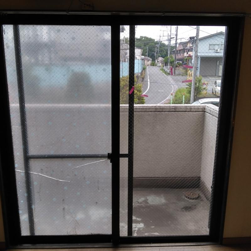 ミネトーヨー住器の【八王子市】マンション ガラス交換工事の施工前の写真1