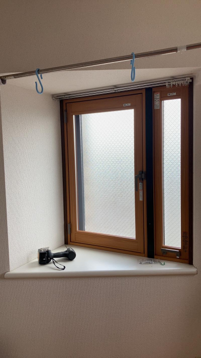 ミネトーヨー住器の【日野市】マンション内窓「インプラス」開き窓+FIX窓 連窓 設置工事の施工後の写真1
