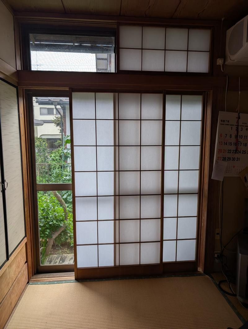 ミネトーヨー住器の【八王子市】 内窓インプラス フロスト複層ガラス仕様 引き違い窓 取付工事の施工前の写真1