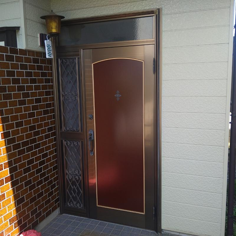 ミネトーヨー住器の【日野市】 リフォーム玄関ドア リシェントⅢ M17型 カバー工事の施工前の写真1