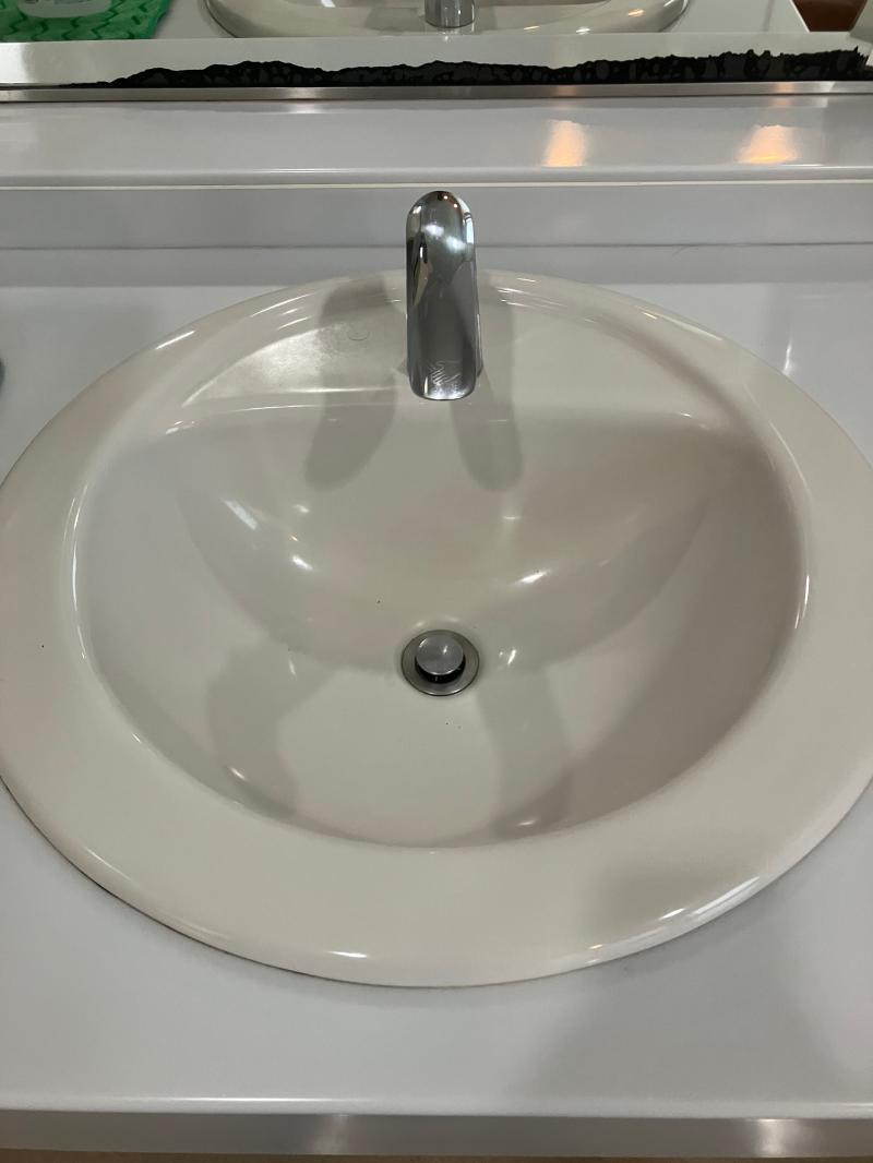 ミネトーヨー住器の【八王子市】手洗い場 自動水栓交換工事の施工前の写真1