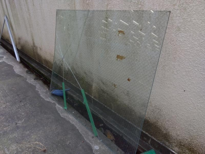 ミネトーヨー住器の【八王子市】私立高等学校　体育館ガラス交換工事の施工前の写真1