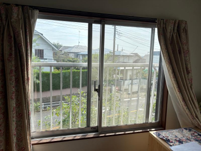ミネトーヨー住器の【動画有】八王子市 取替窓「リプラス」断熱窓リフォーム工事の施工前の写真1