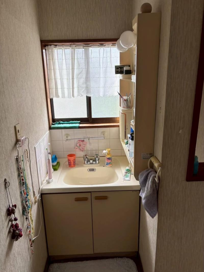 ミネトーヨー住器の八王子市【洗面所改修工事】の施工前の写真1