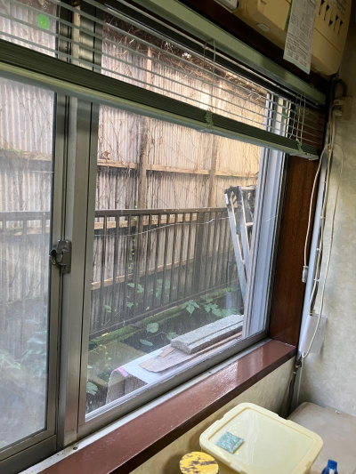 ミネトーヨー住器の【あきる野市】アタッチ付複層ガラス交換工事の施工前の写真1