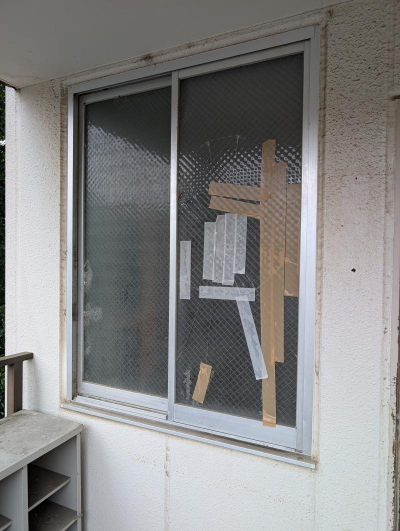 ミネトーヨー住器の【八王子市】私立 中学、高等学校 ガラス交換工事の施工前の写真1