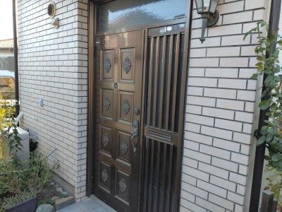 ミネトーヨー住器の【動画有】あきる野市　断熱玄関カバー　リシェントⅢ工事の施工前の写真1