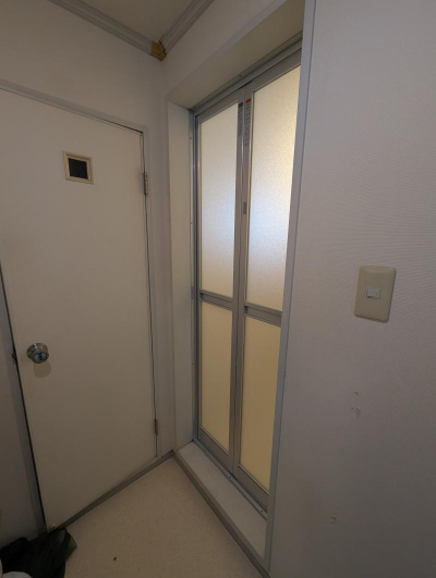 ミネトーヨー住器の【府中市】マンション　浴室中折れ戸交換工事の施工後の写真1