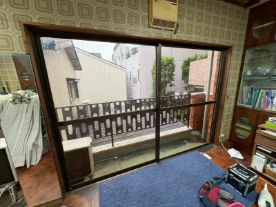 ミネトーヨー住器の【動画有】　八王子市　取替窓　リプラスカバー工事の施工前の写真1